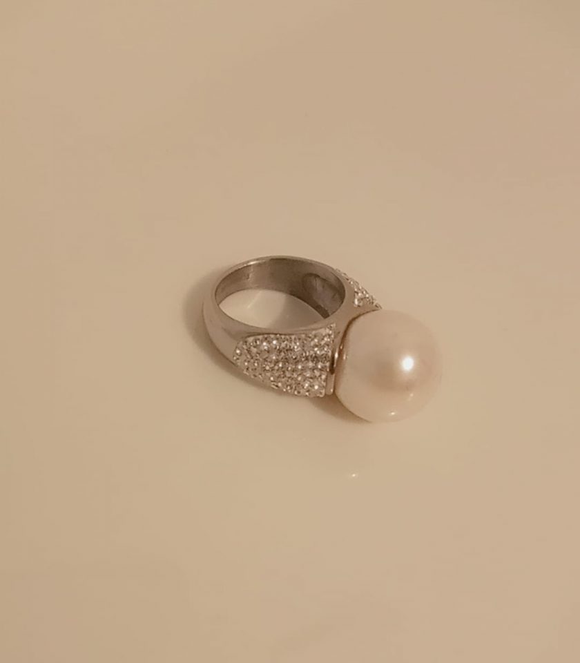 Bague en argent avec perle et strass