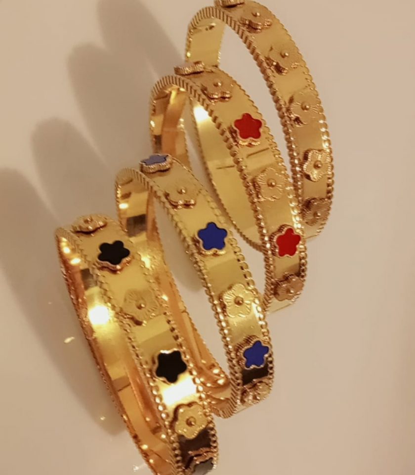 Bracelets trèfle de différentes couleurs en acier inoxydable